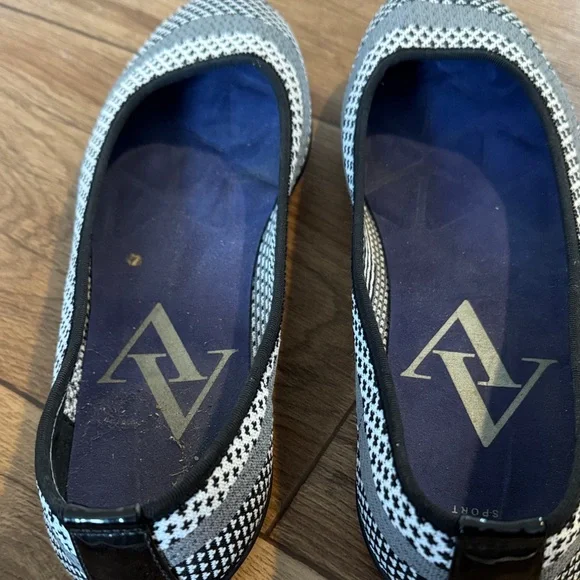 Adrienne Vittadini Black and White Patterned Flats - Picture 2 of 4